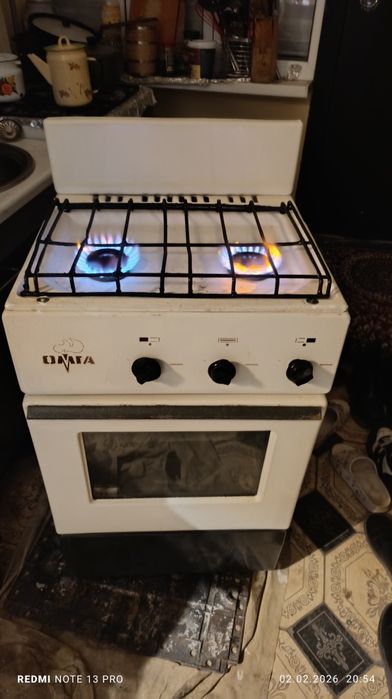 Срочно продаю газ плиту 2 кампоричний российский работает отличный