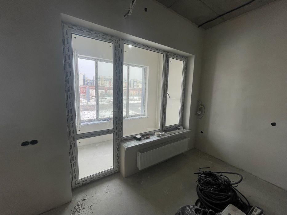 Пластиковая рама с окном и дверью «Рехау»