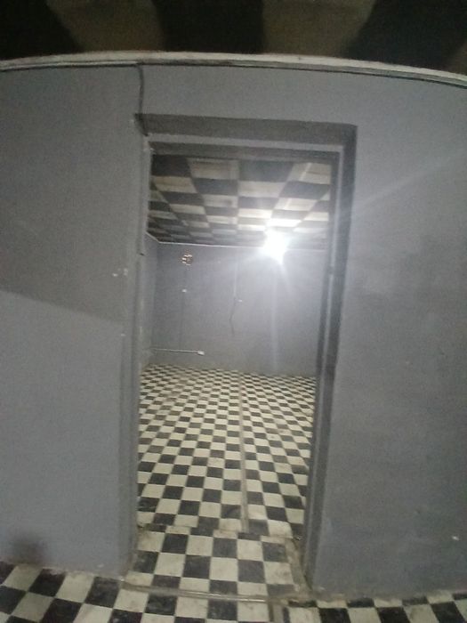 Guzor markazida joylashgan Zara magazin yonidan Dukon sotiladi