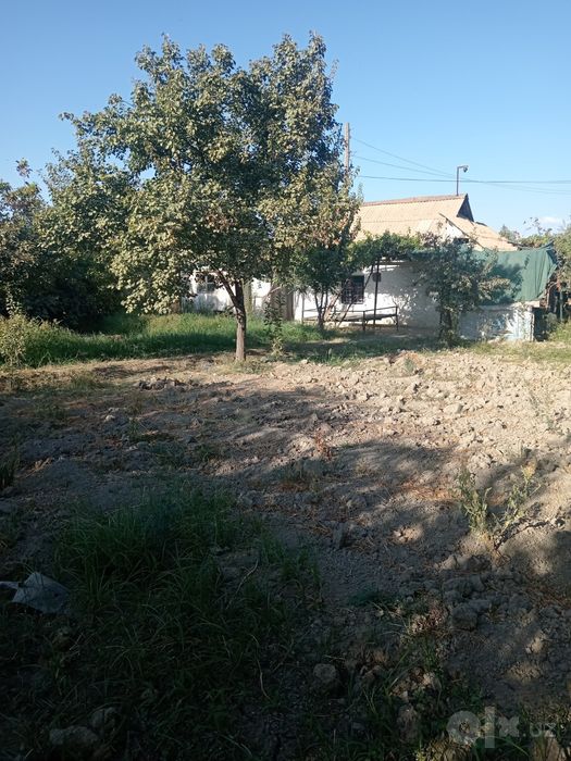 Gress dachadan Dala hovli sotiladi 8sotixlik 2xonadan iborat yashash