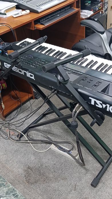 Ensoniq TS 10 + qattiq keys. 3.05 versiya. Xolati tiniq