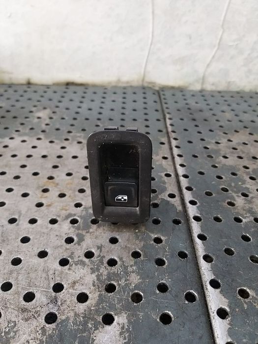 Buton geam electric dreapta fata vw touran 3 5ta868247
