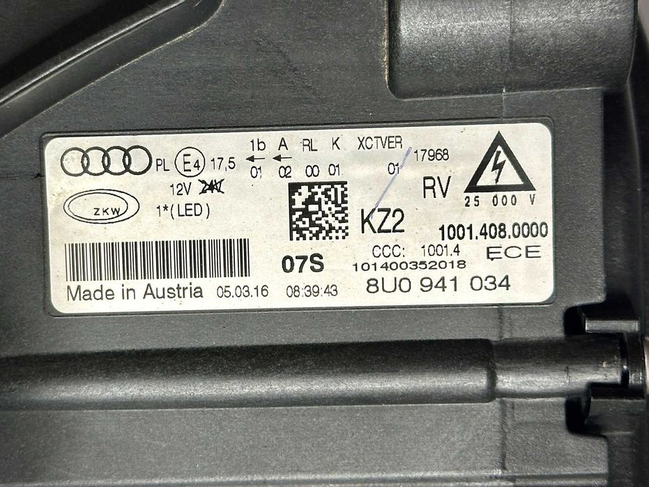 Far LED Audi Q3 Complet - 8U0941034 - in stare foarte buna