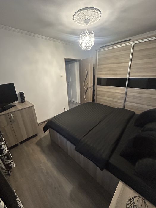 Vand apartament 2 camere Militari-Gorjului