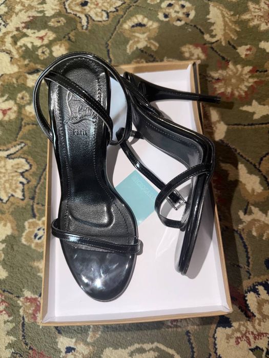 Элегантные босоножки с тонкими ремешками размер не подошел