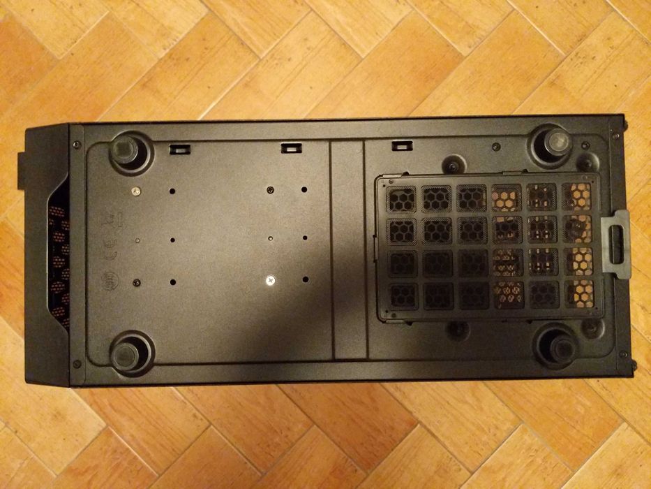 Кутия Cooler Master N200 micro ATX
