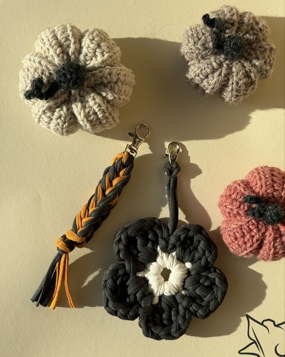 Handmade плетени ключодържатели и чармове