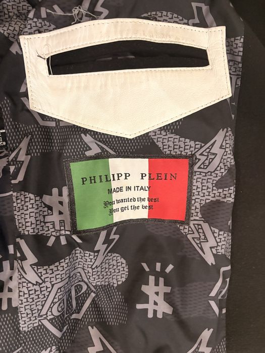 куртка-бомбер от бренда Philipp Plein