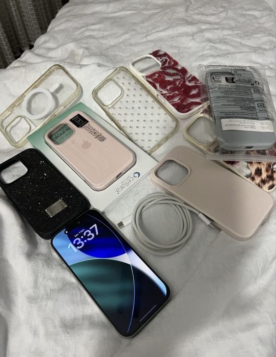 Preț FIX azi  Iphone 16 Pro 256 GB 8 huse incluse/cablu cadou