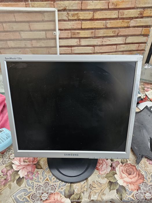 MONITOARE LCD 17" și 19" – Samsung / Hanns-G / BenQ / V7 – FUNCȚIONALE