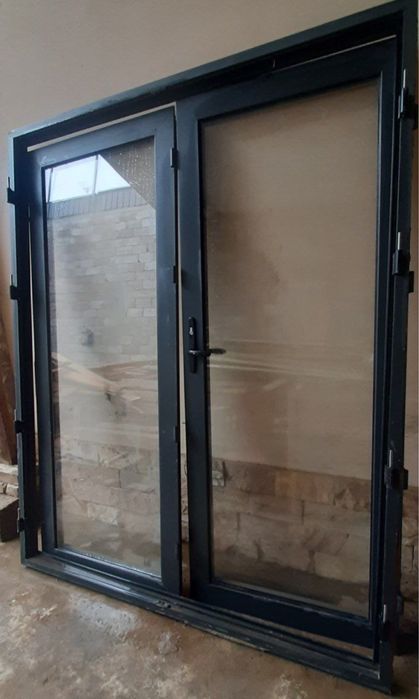 Termo эшик сотилади 235*189