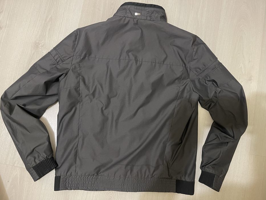 Geaca  firma Hugo Boss !