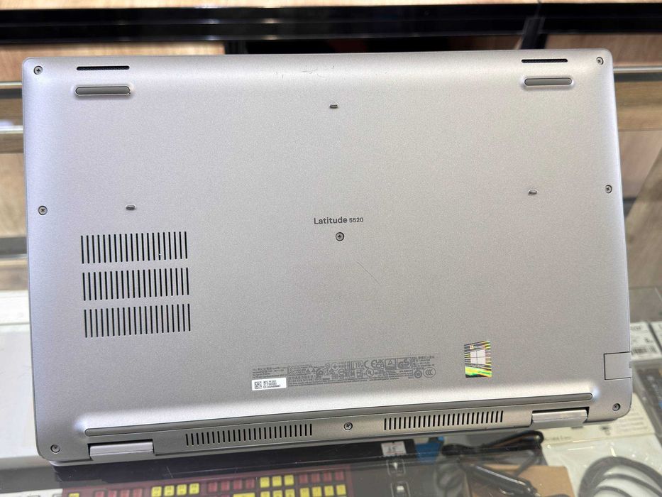 DELL Latitude 5520 Intel Core i5-1135G7 озу16гб 256ssd