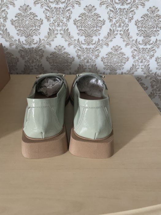 Продам женские туфли