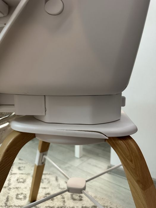 Scaun de masă BabyGo 360, alb – stare bună