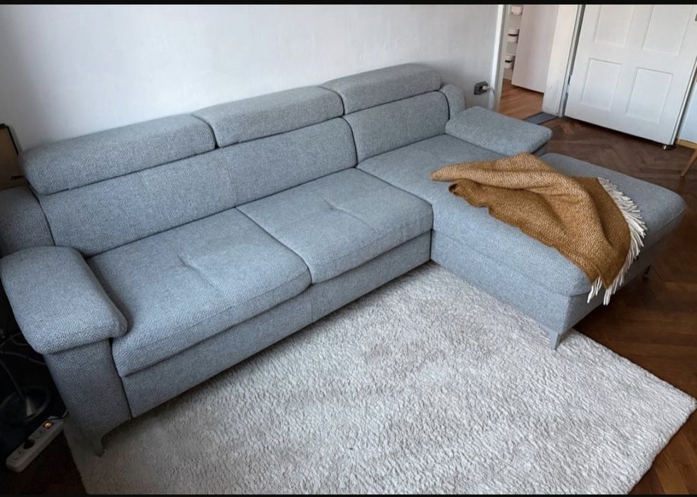 Canapea extensibilă cu spațiu pentru depozitare