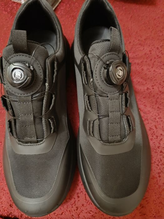 Продам кроссовки