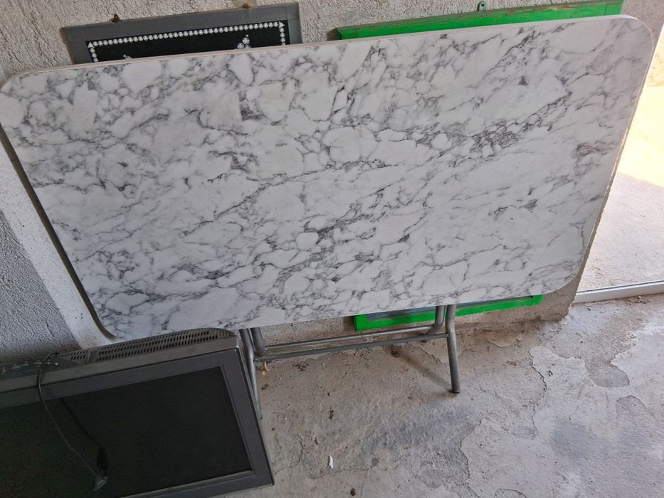 сгъваема маса размер 70 на 120 .см