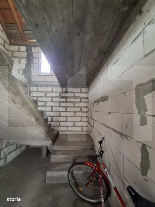 Casa P+M la rosu, teren 582 mp, garaj dublu, doua intrari – Teslui