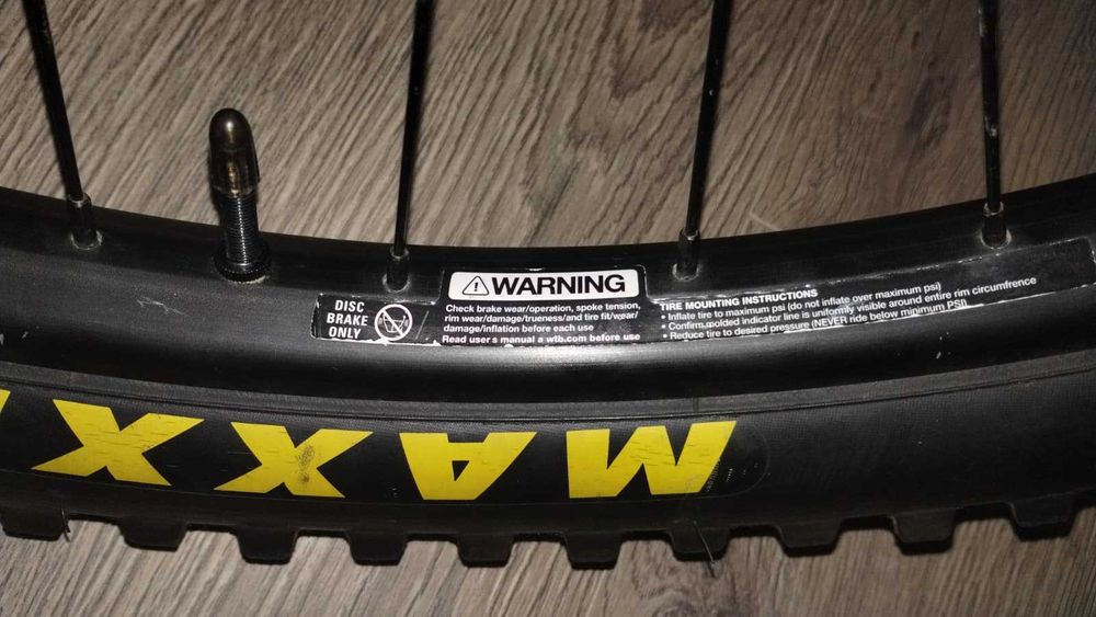 Vând Roată Față WTB 27.5, Ghidon si Pipa Kona si Pedale Nukeproof