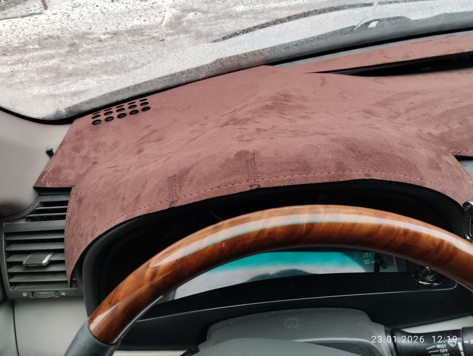 Продам накидку на панель Камри 40