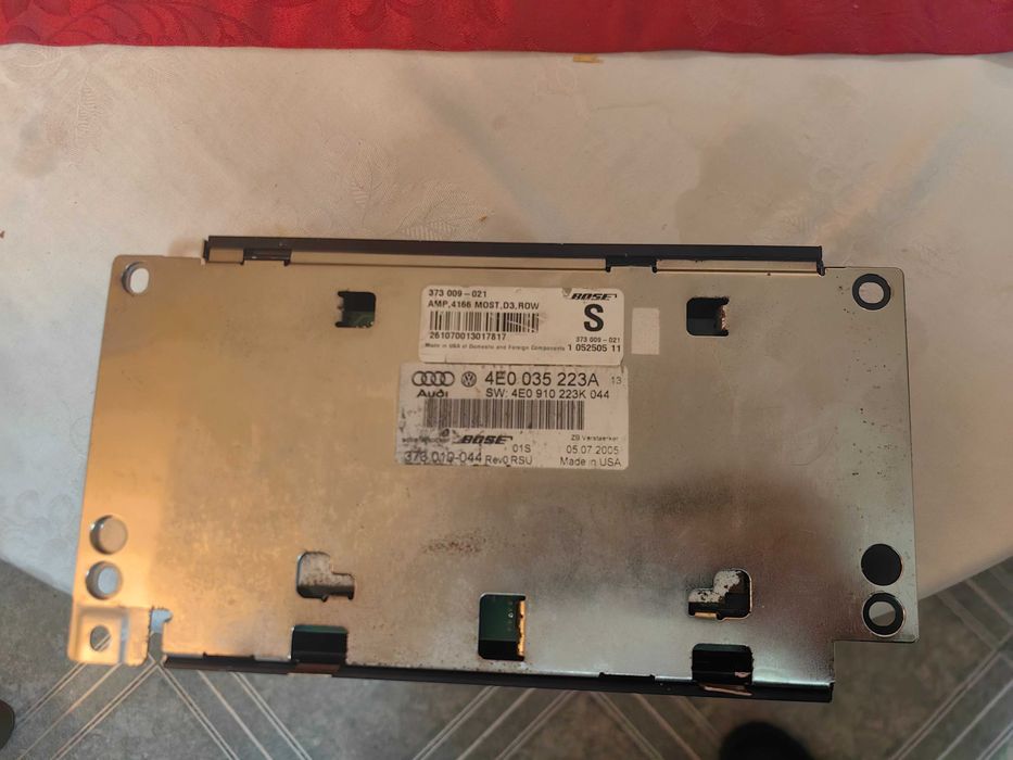 Оригинален Bose усилвател (Endstufe) Audi A8 D3 / A6 C6  100% запазен