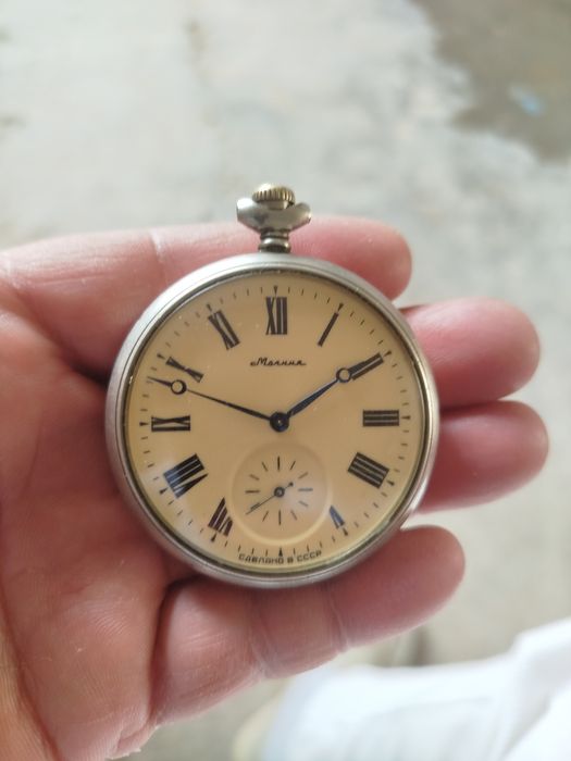 Соат 70 йилда чикарилган модели  молния