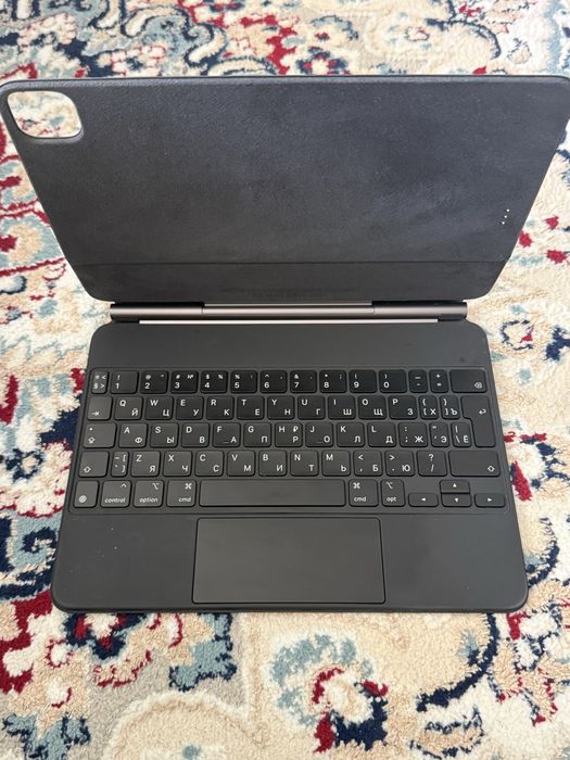 Продаю ipad air 11 M2 с клавиатурой