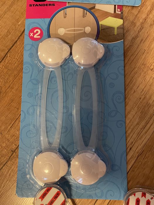 Protectii sertare / sigurante pentru blocarea usilor si sertarelor