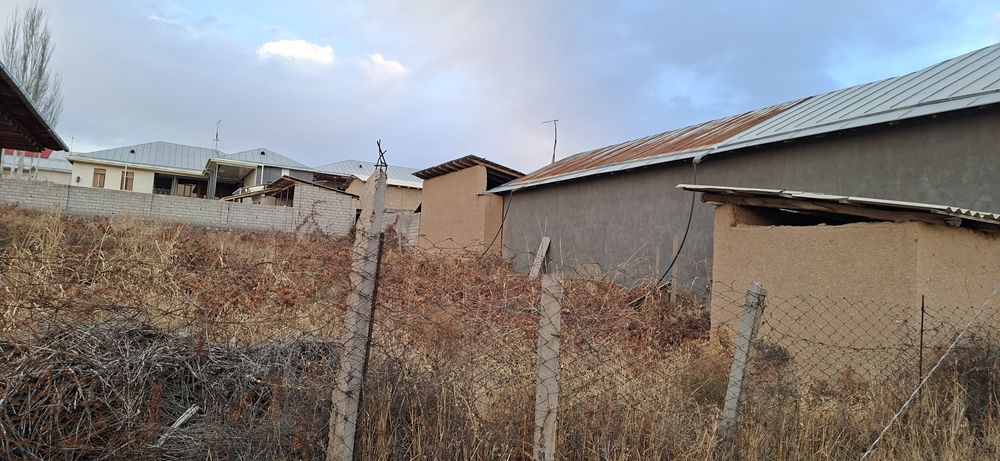 Yer uchastka sotiladi remont qilsa yashasa boladi