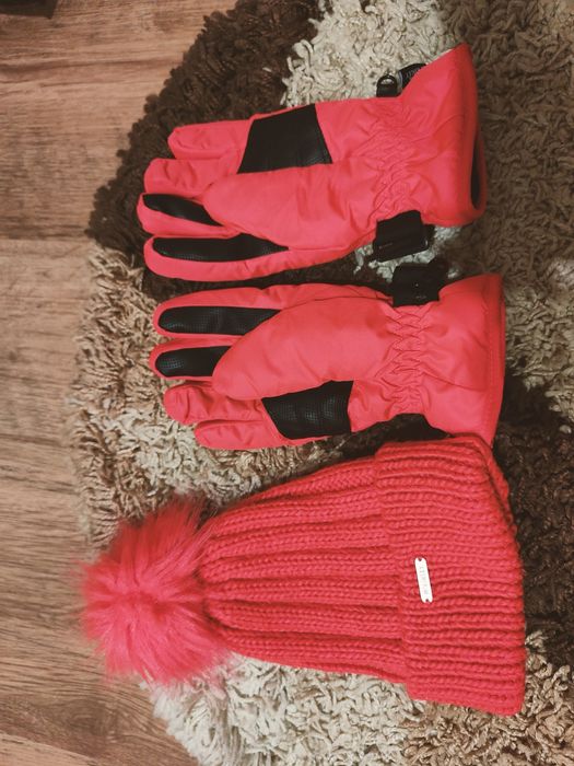 Vând căciulă și mănuși de iarna, McKinley