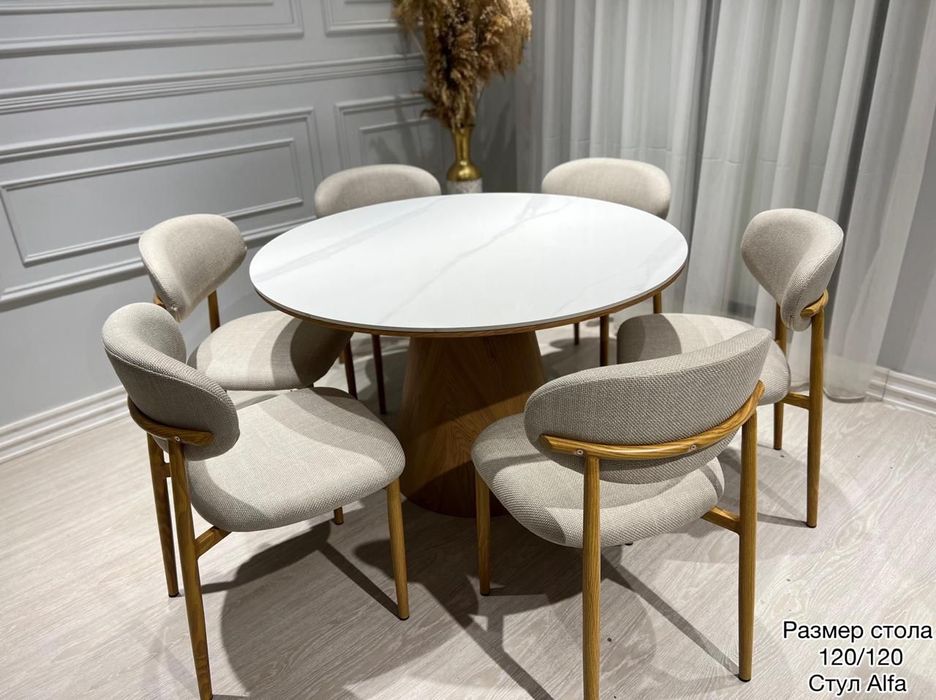 Кухонный стол со стульями продам