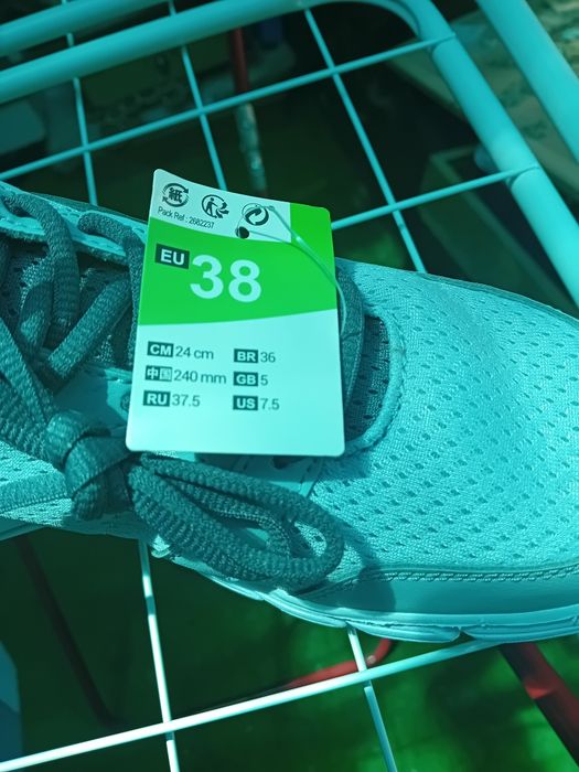 Нови маратонки, 38 и 39 номер