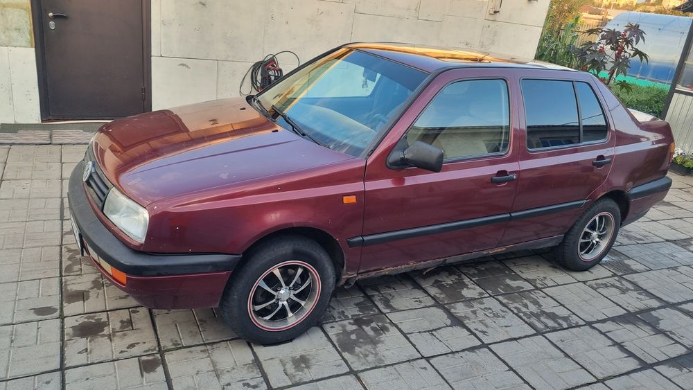 Продам машину Volkswagen vento