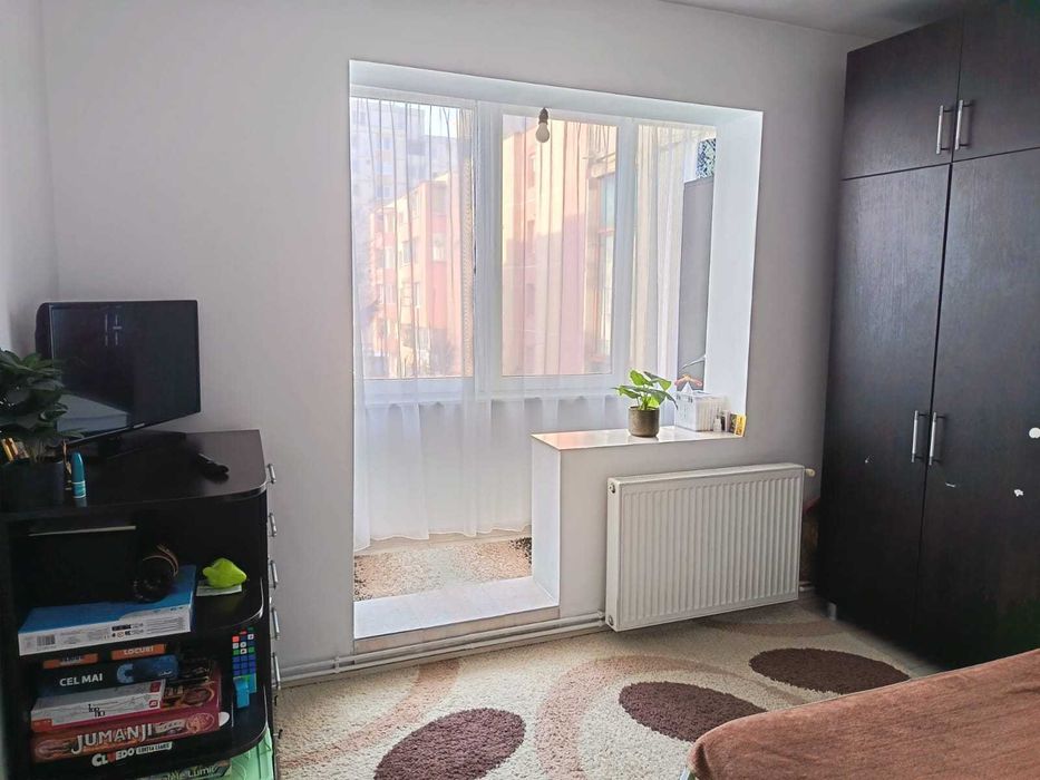 Vând apartament cu trei camere,zona Tudor