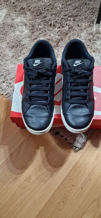 Маратонки Adidas и  Nike