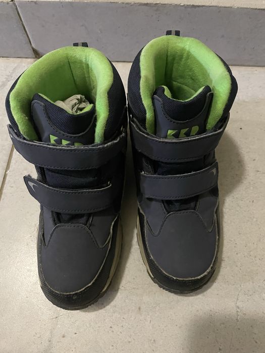 Продам детские ботинки