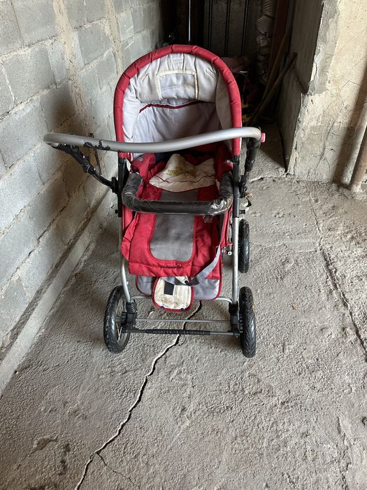 Коляска с дефектами, только лежа