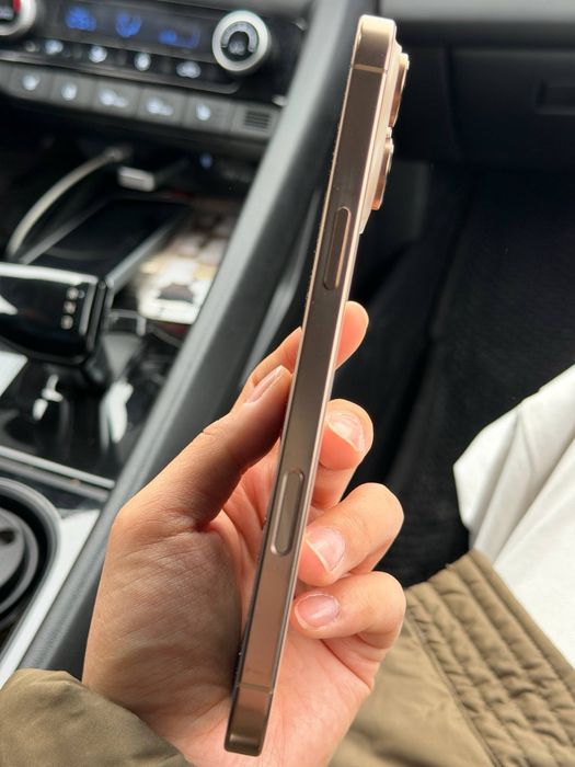 Продам iPhone 16 Pro Max, 256 ГБ, Gold