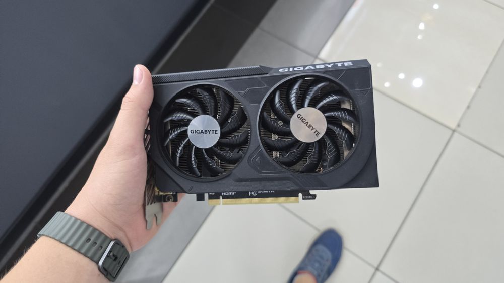 Gigabyte RTX 4060 oc 8gb