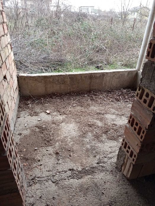 Продава се жилищна сграда с гараж в с. Габарево, община Павел Баня