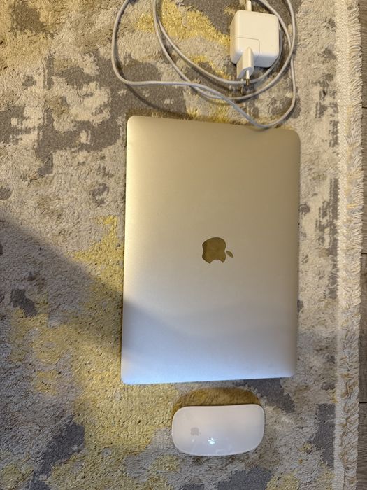 Продаю MacBook Air