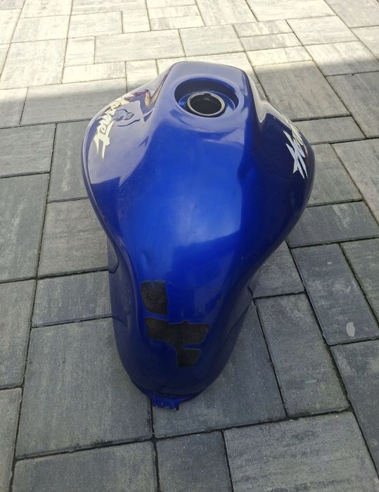 Vând rezervor honda hornet 34