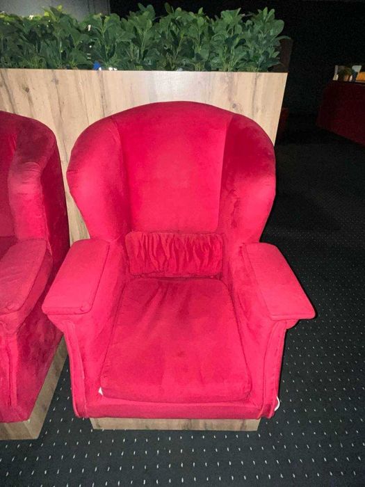 Диван и кресла красные