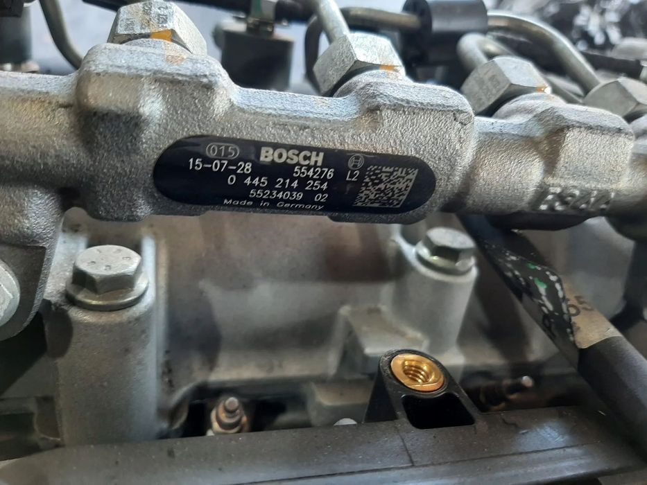 rampa injectoare 2.0 d jeep renegade alfa romeo giulietta  fiat freemont  0445214254