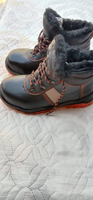 Продам зимние ботинки...