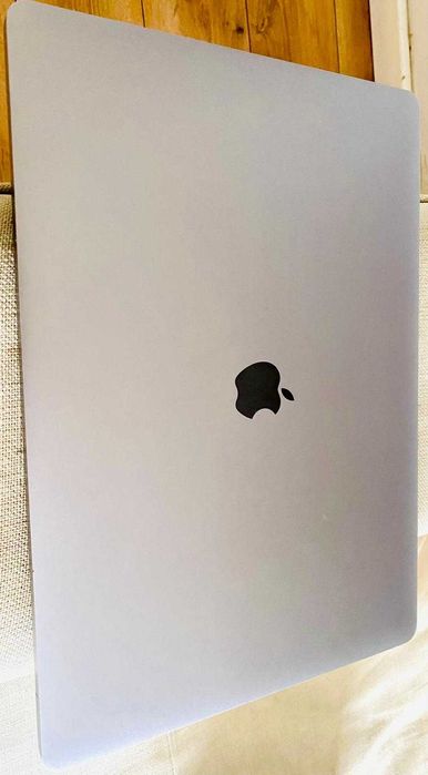 Macbook Pro 2019 I7 16"