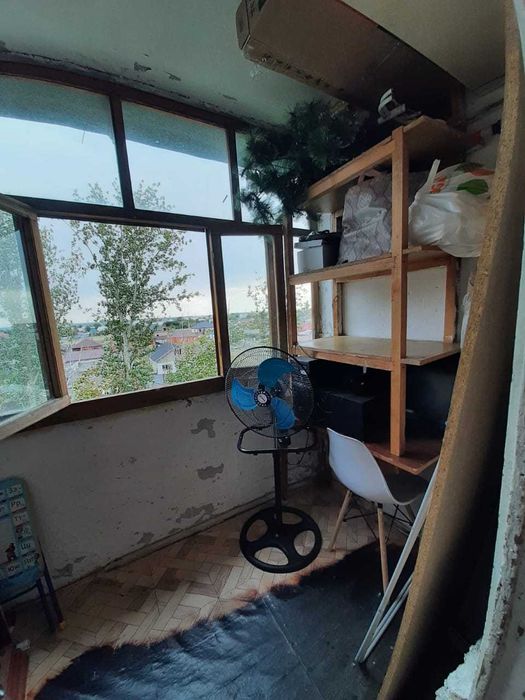 продам 1 комнатную петренко 11