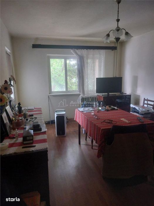 Apartament 2 decomandat, etaj 1, 2 balcoane - Sarari