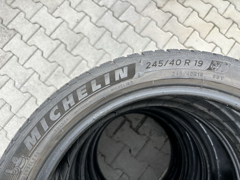 4бр Почти нови зимни гуми MICHELIN 245/40/19 DOT2522